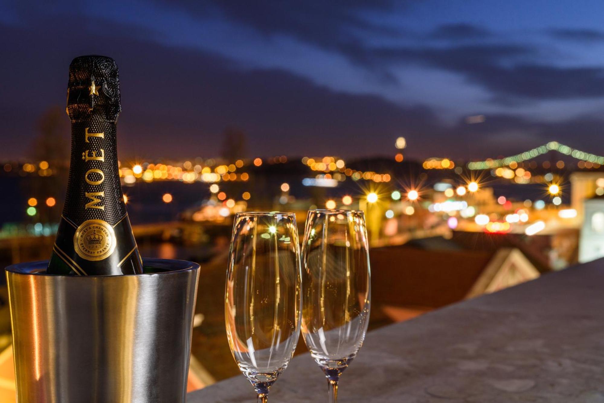 Aurea Museum By Eurostars Hotel Company Lisbon Exterior photo Moët & Chandon champagne